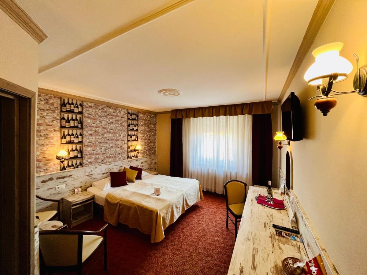 Hotel Korona Wellness, Rendezvény és Borszálloda Eger Esterno foto