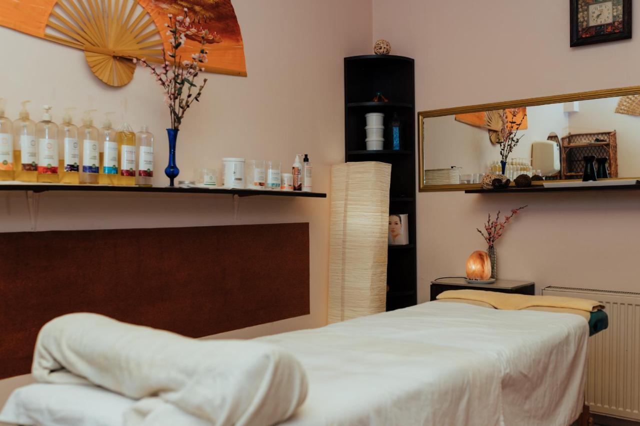 Hotel Korona Wellness, Rendezvény és Borszálloda Eger Esterno foto