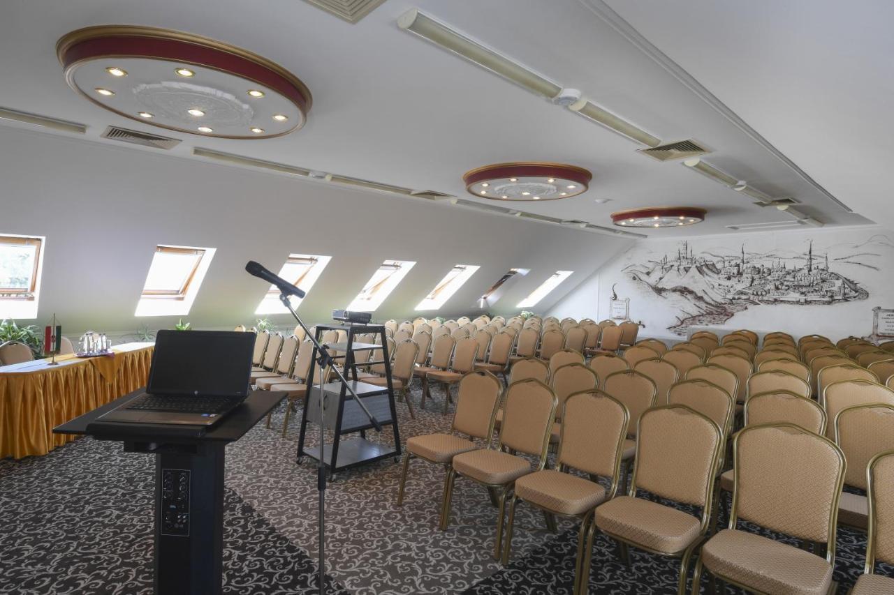 Hotel Korona Wellness, Rendezvény és Borszálloda Eger Esterno foto