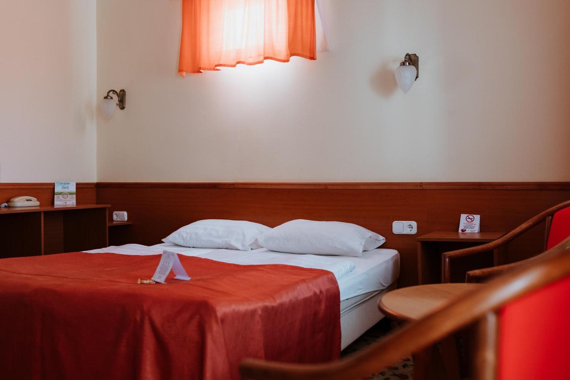 Hotel Korona Wellness, Rendezvény és Borszálloda Eger Camera foto