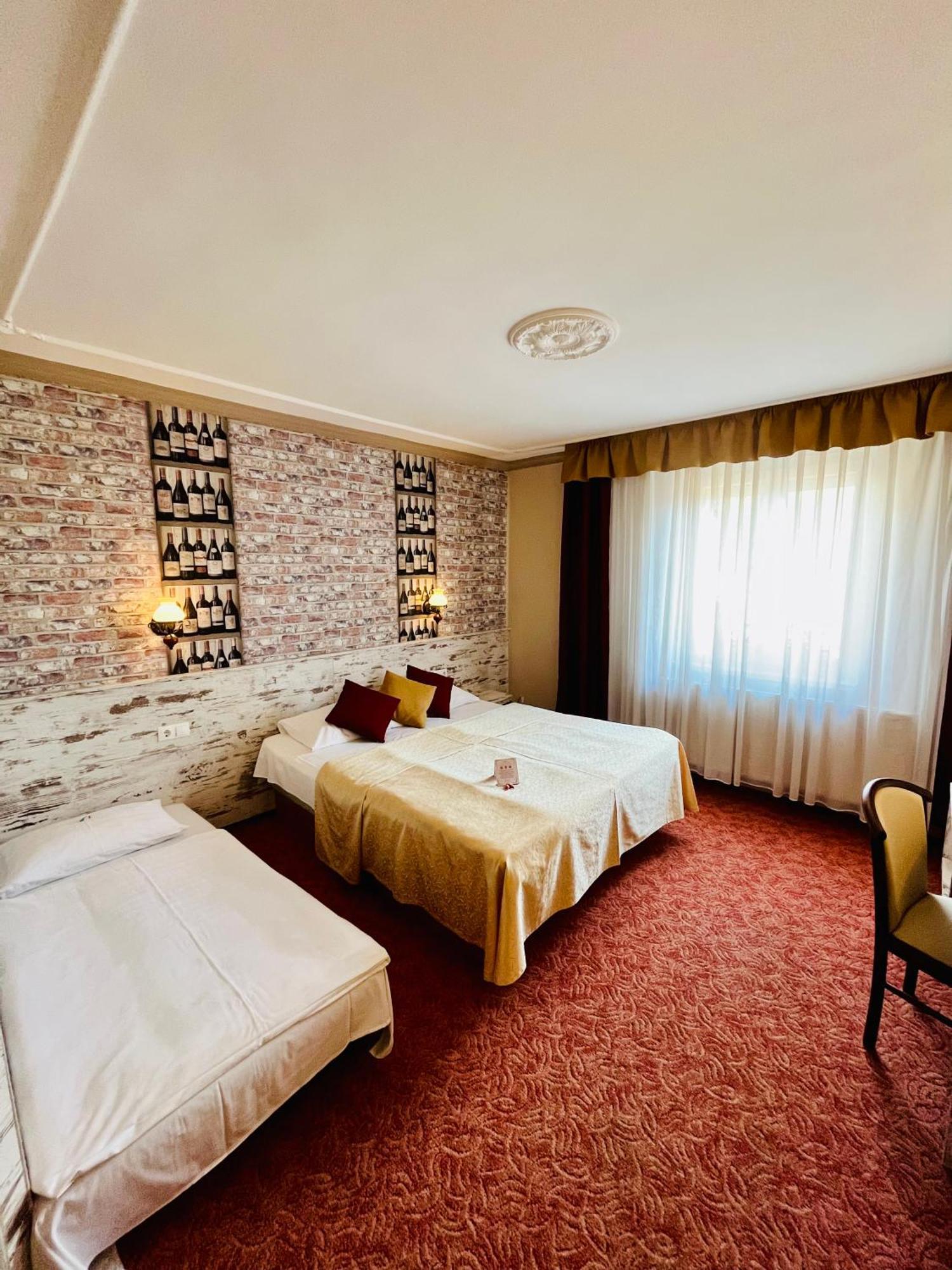 Hotel Korona Wellness, Rendezvény és Borszálloda Eger Camera foto