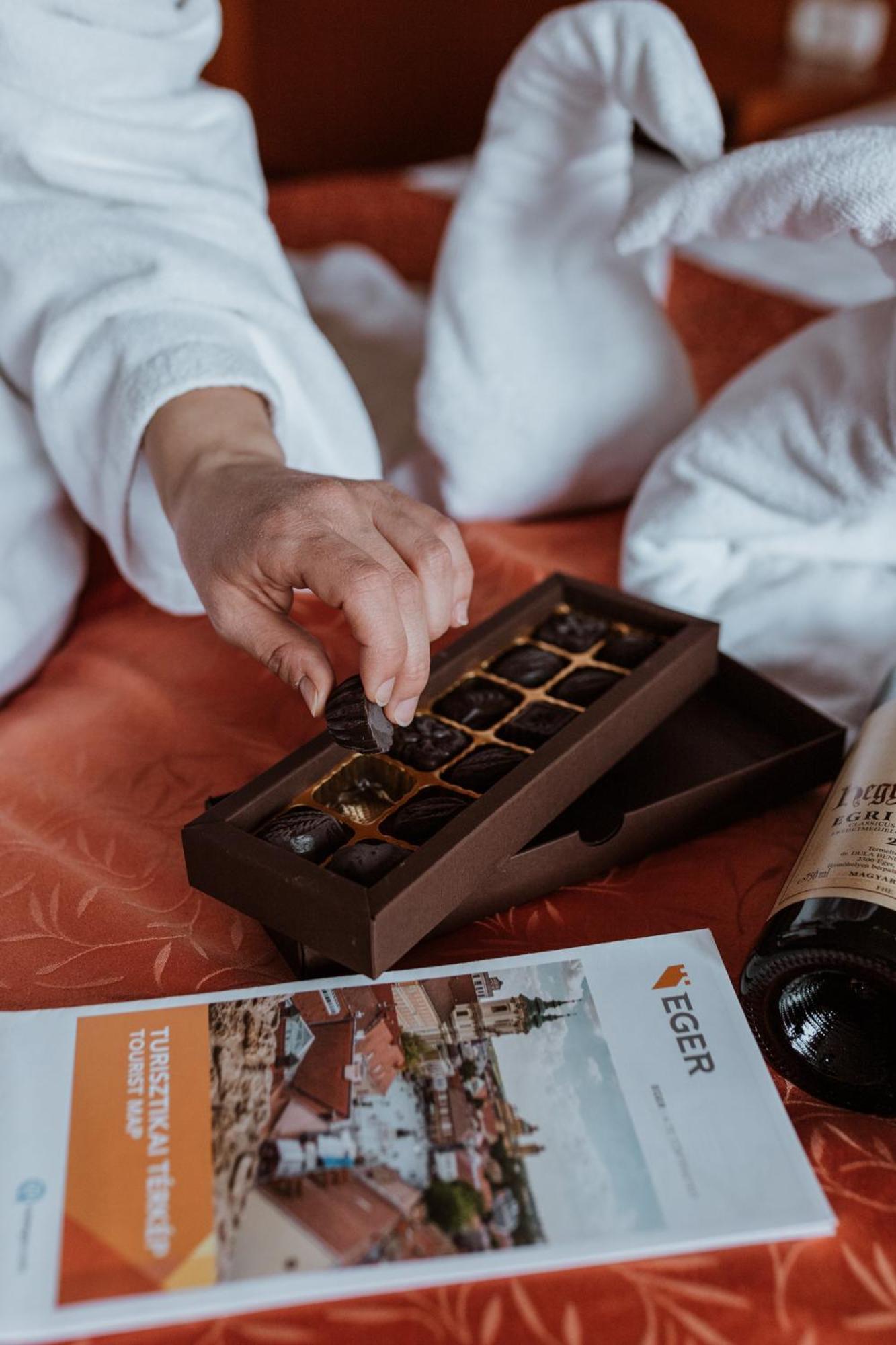 Hotel Korona Wellness, Rendezvény és Borszálloda Eger Esterno foto