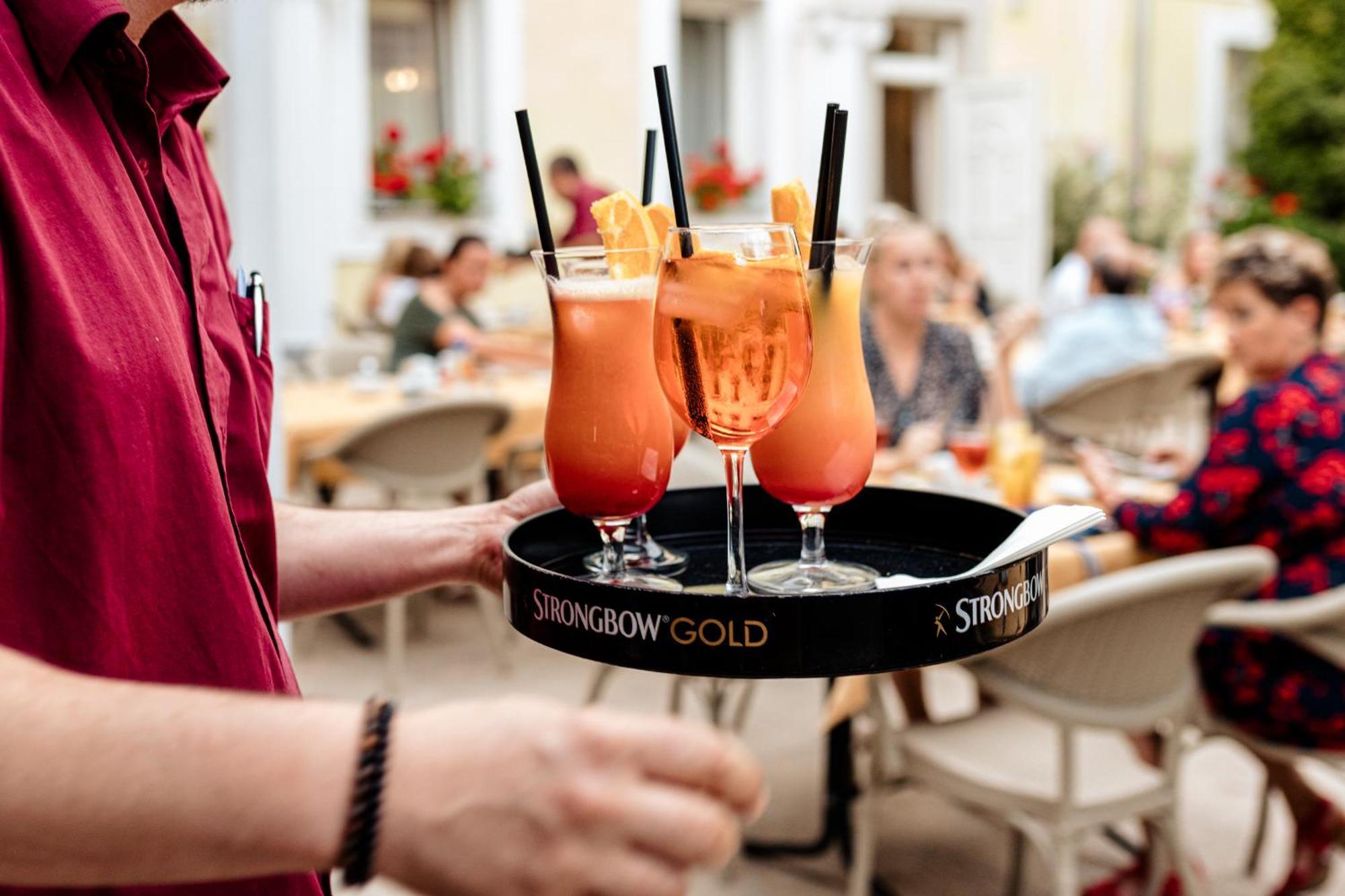 Hotel Korona Wellness, Rendezvény és Borszálloda Eger Esterno foto