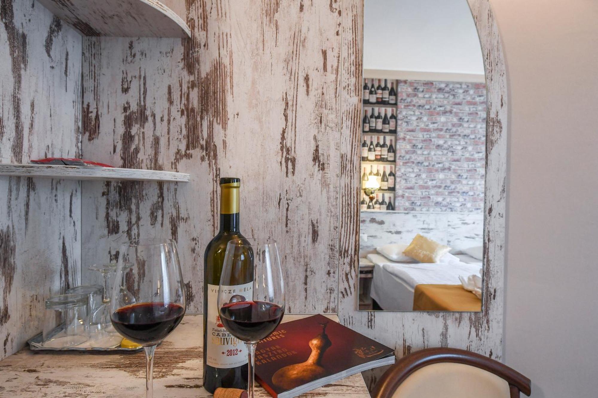 Hotel Korona Wellness, Rendezvény és Borszálloda Eger Esterno foto