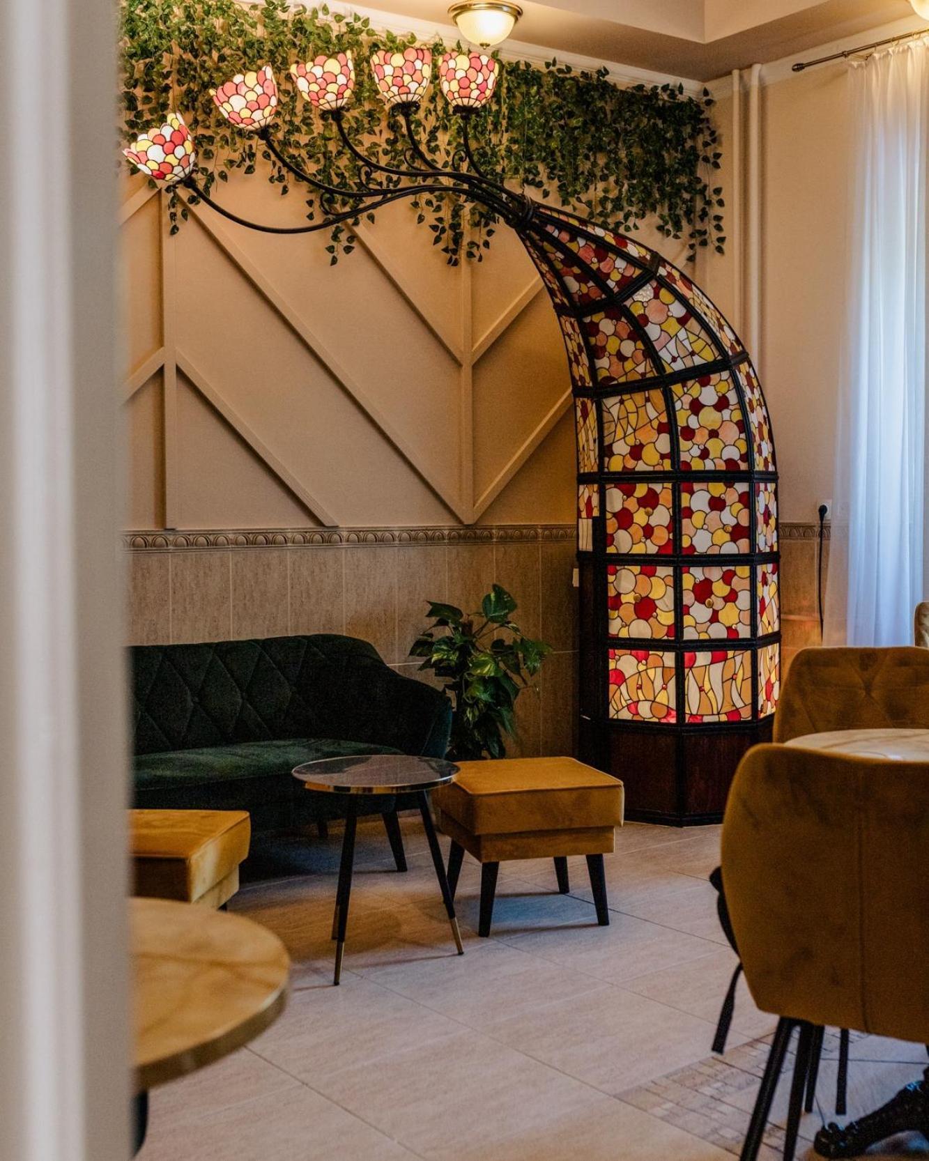 Hotel Korona Wellness, Rendezvény és Borszálloda Eger Esterno foto