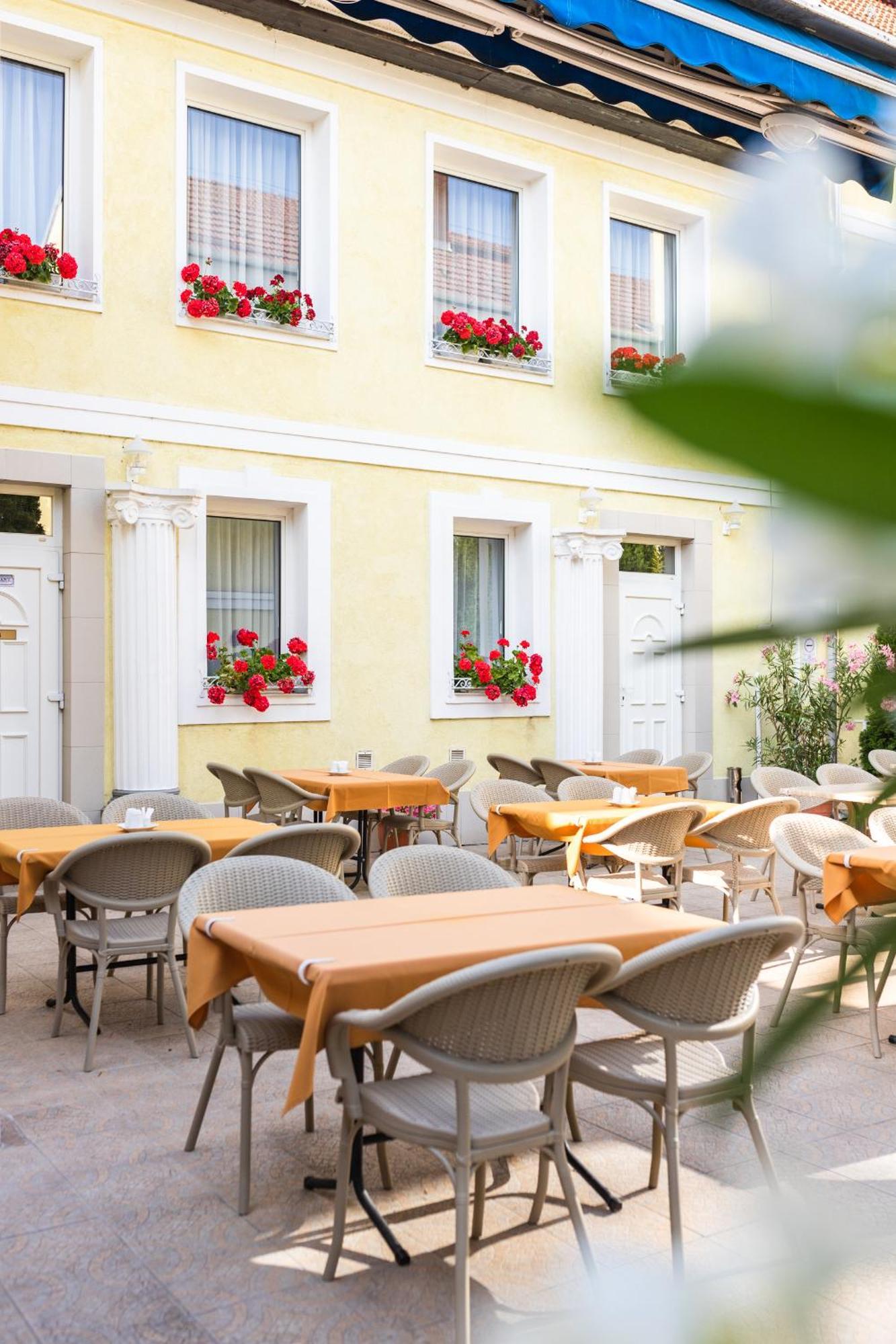 Hotel Korona Wellness, Rendezvény és Borszálloda Eger Esterno foto