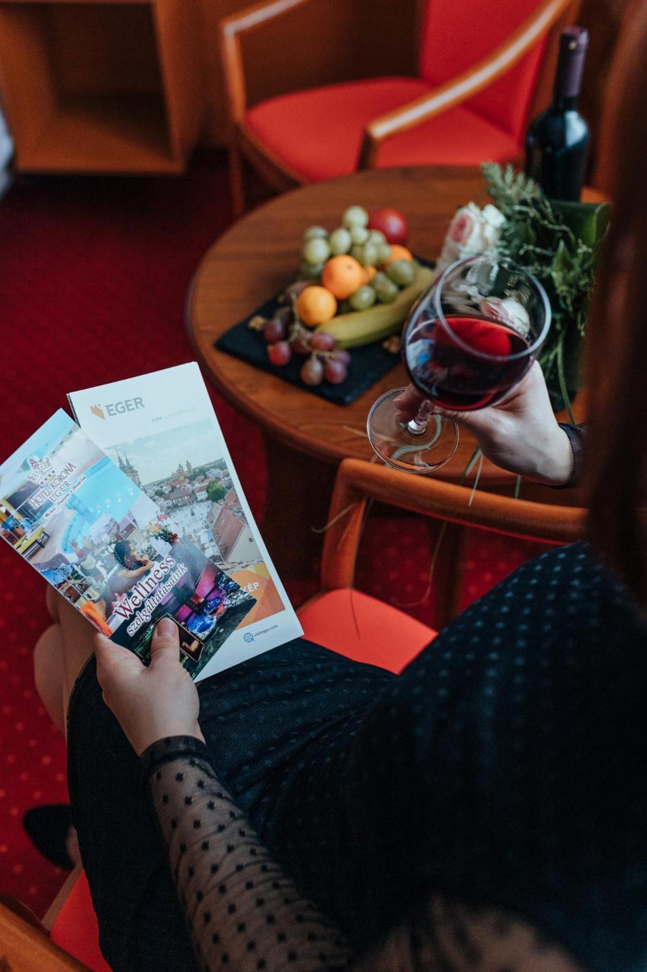 Hotel Korona Wellness, Rendezvény és Borszálloda Eger Esterno foto