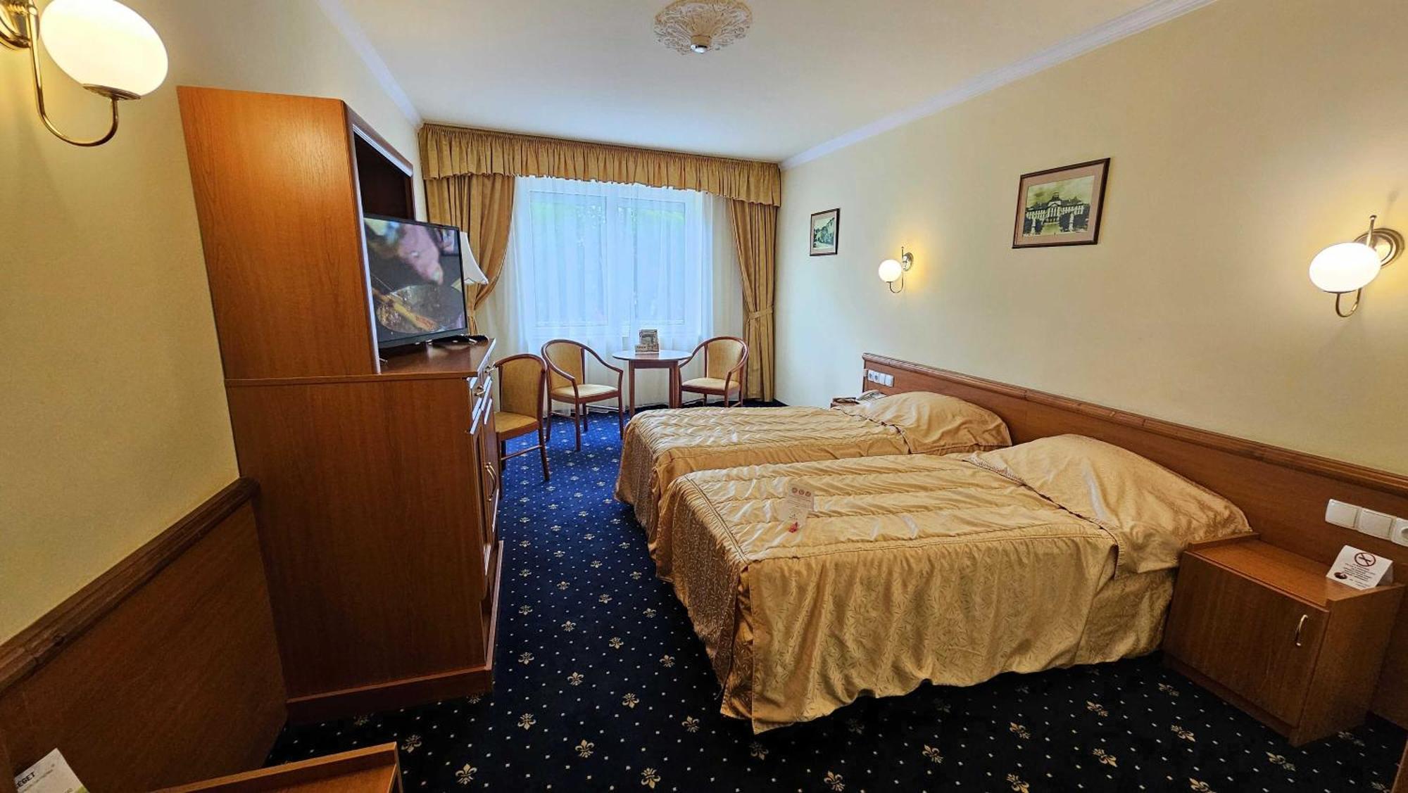 Hotel Korona Wellness, Rendezvény és Borszálloda Eger Esterno foto