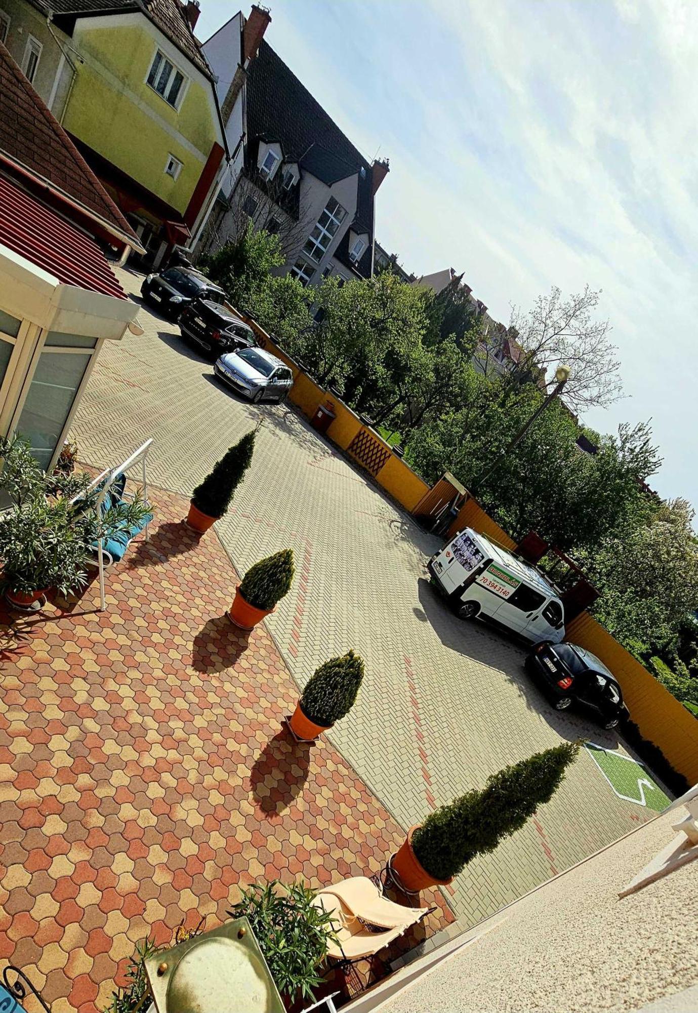 Hotel Korona Wellness, Rendezvény és Borszálloda Eger Esterno foto