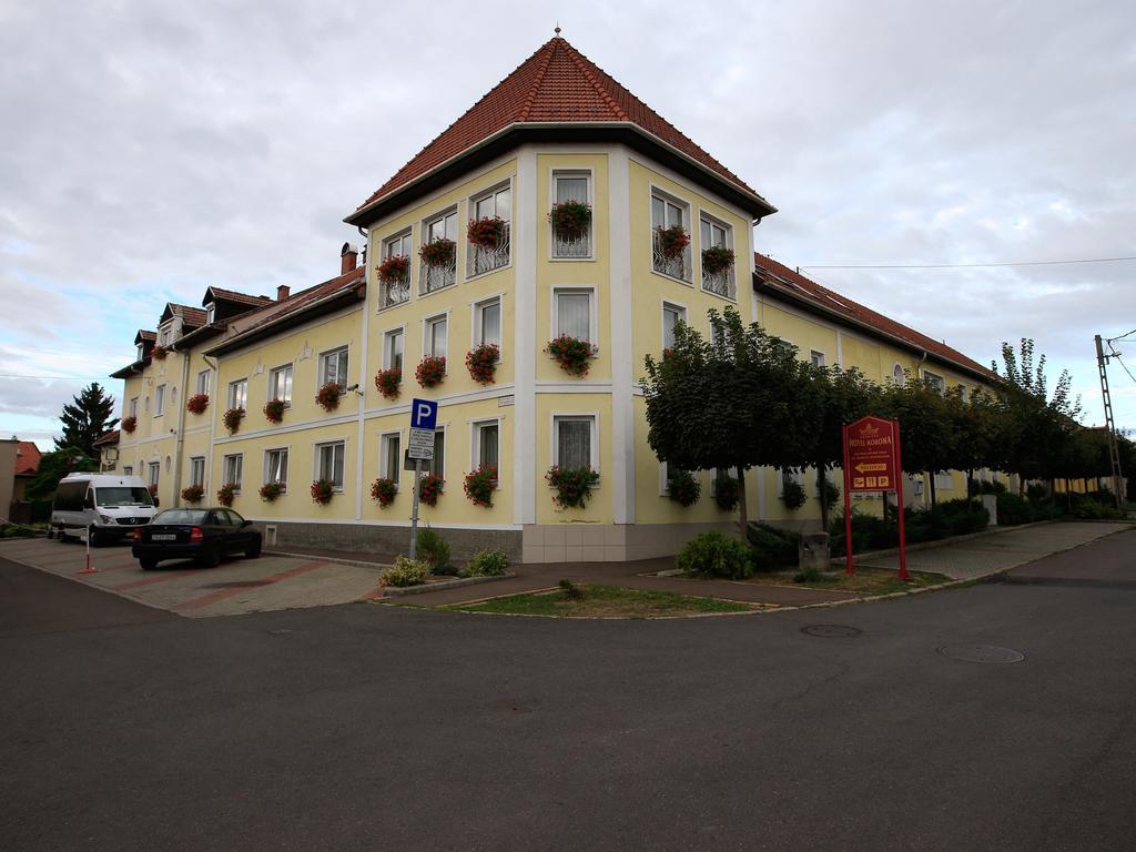 Hotel Korona Wellness, Rendezvény és Borszálloda Eger Esterno foto