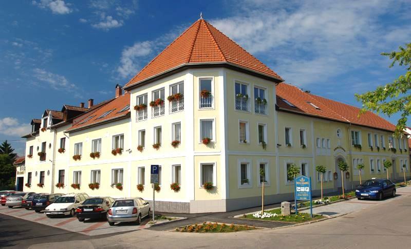 Hotel Korona Wellness, Rendezvény és Borszálloda Eger Esterno foto