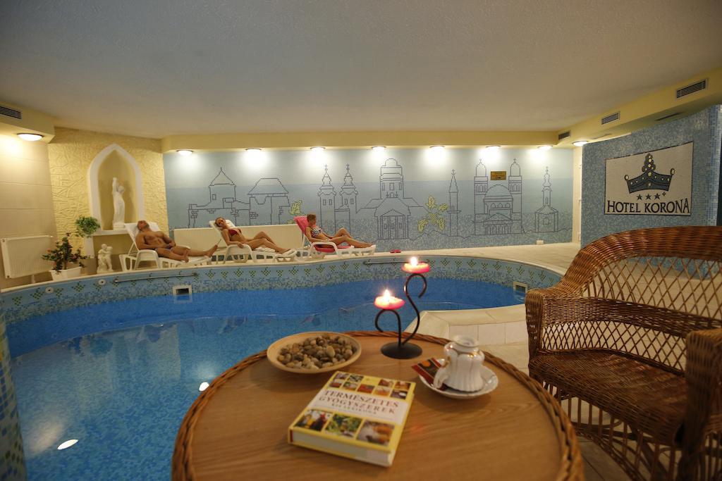 Hotel Korona Wellness, Rendezvény és Borszálloda Eger Esterno foto