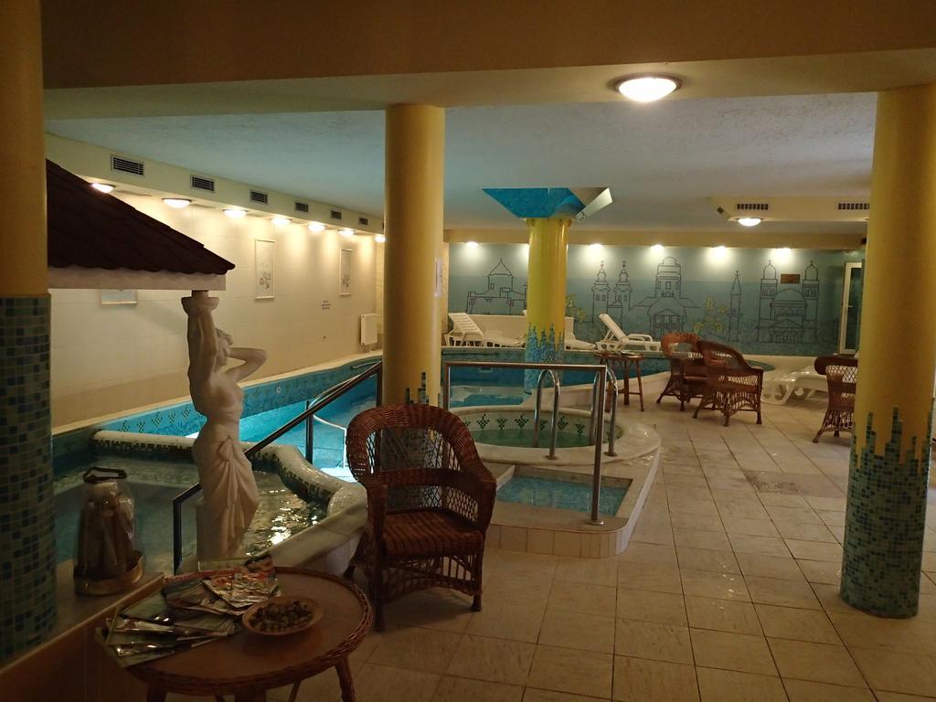 Hotel Korona Wellness, Rendezvény és Borszálloda Eger Esterno foto
