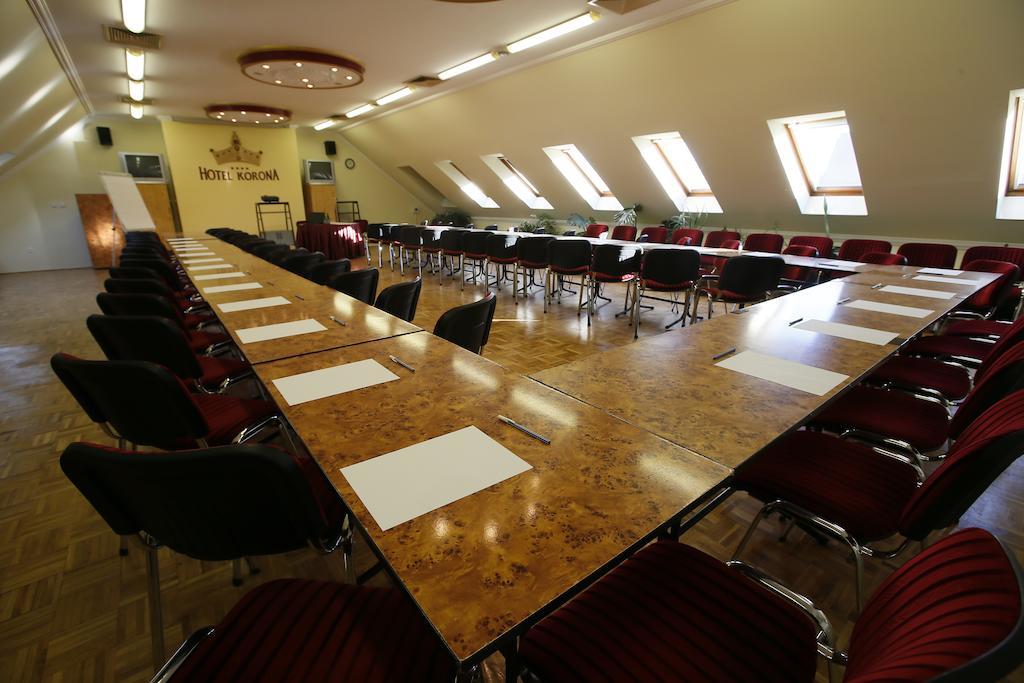 Hotel Korona Wellness, Rendezvény és Borszálloda Eger Esterno foto
